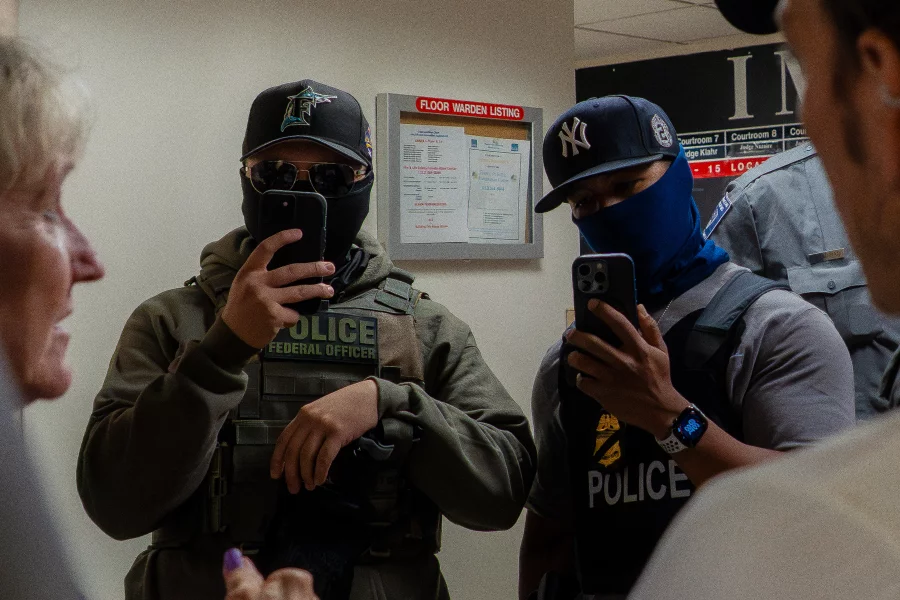 ICEBlock: O Aplicativo que Alertava Imigrantes sobre Agentes Federais e que foi banido pela Apple e pelo Google