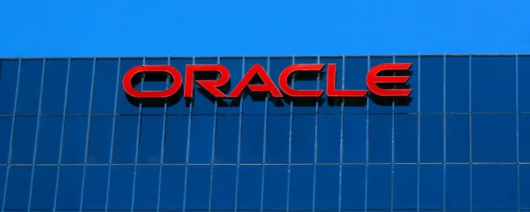 A Revolução Silenciosa e o Custo Humano: Por que a Oracle está Demitindo Milhares de Funcionários para Financiar a Inteligência Artificial
