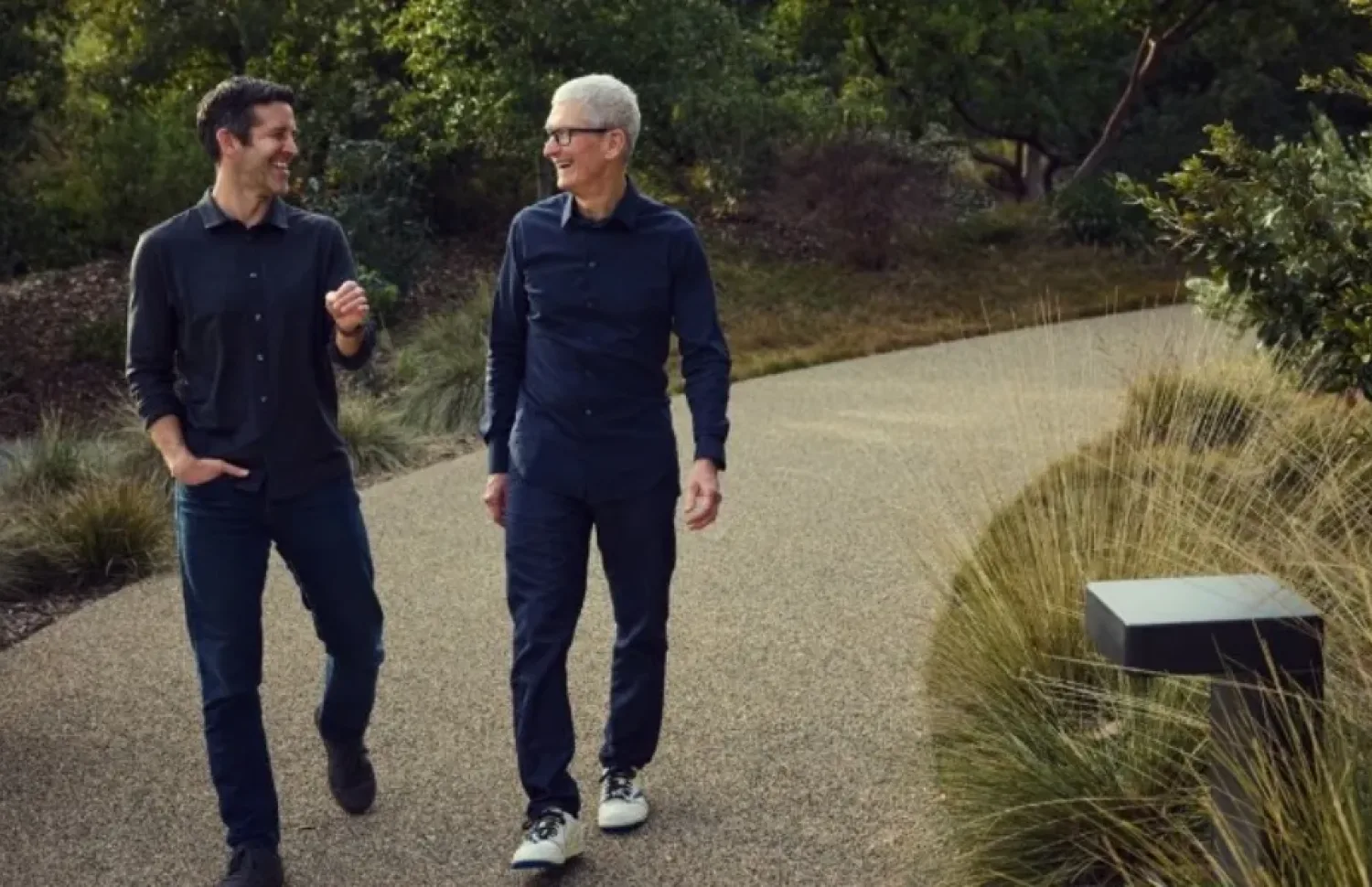 Tim Cook Deixa o Comando da Apple Após 15 Anos: John Ternus Será o Novo CEO a partir de Setembro