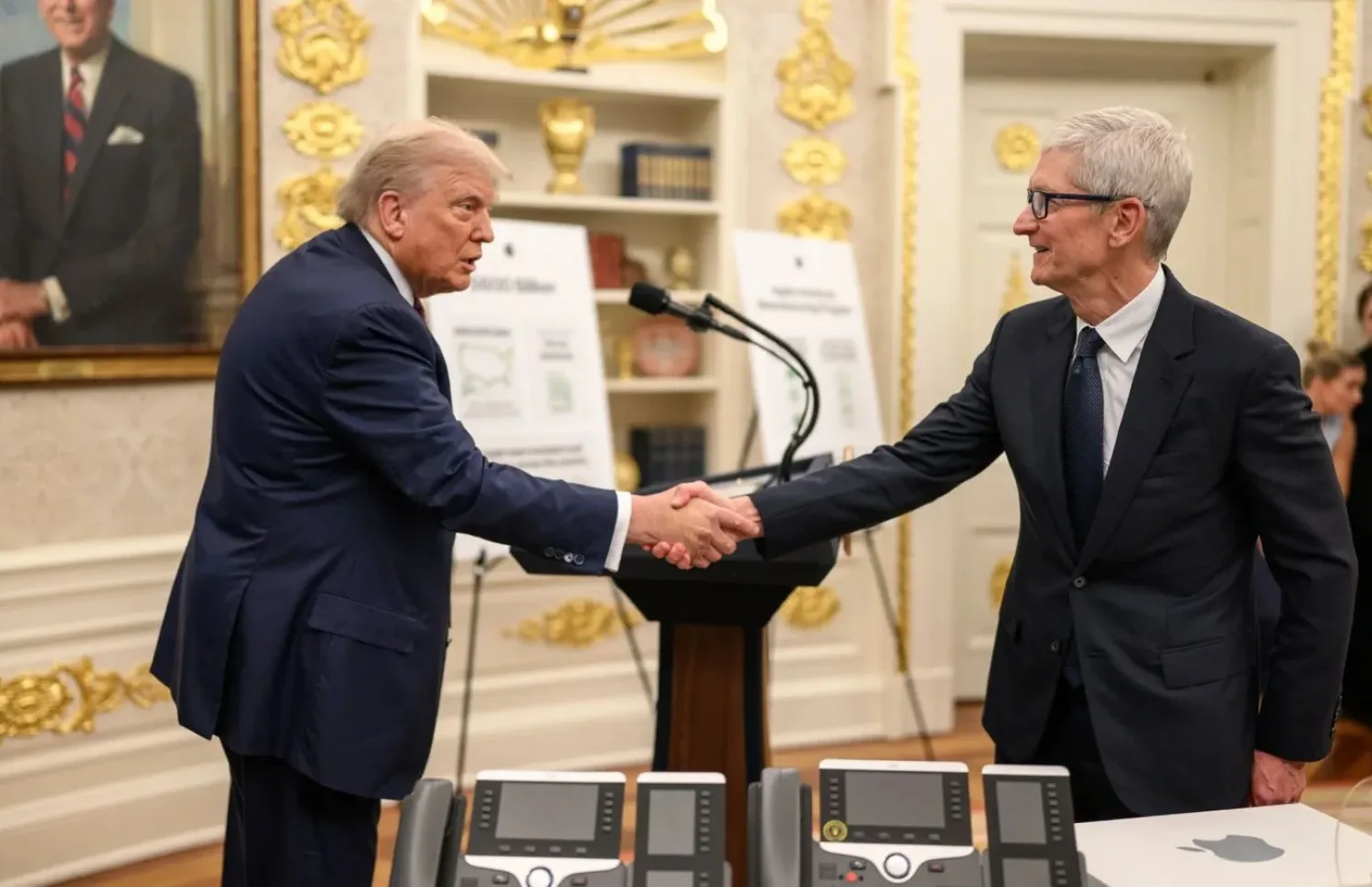Tim Cook e Donald Trump (Imagem: Reprodução/MacRumors)