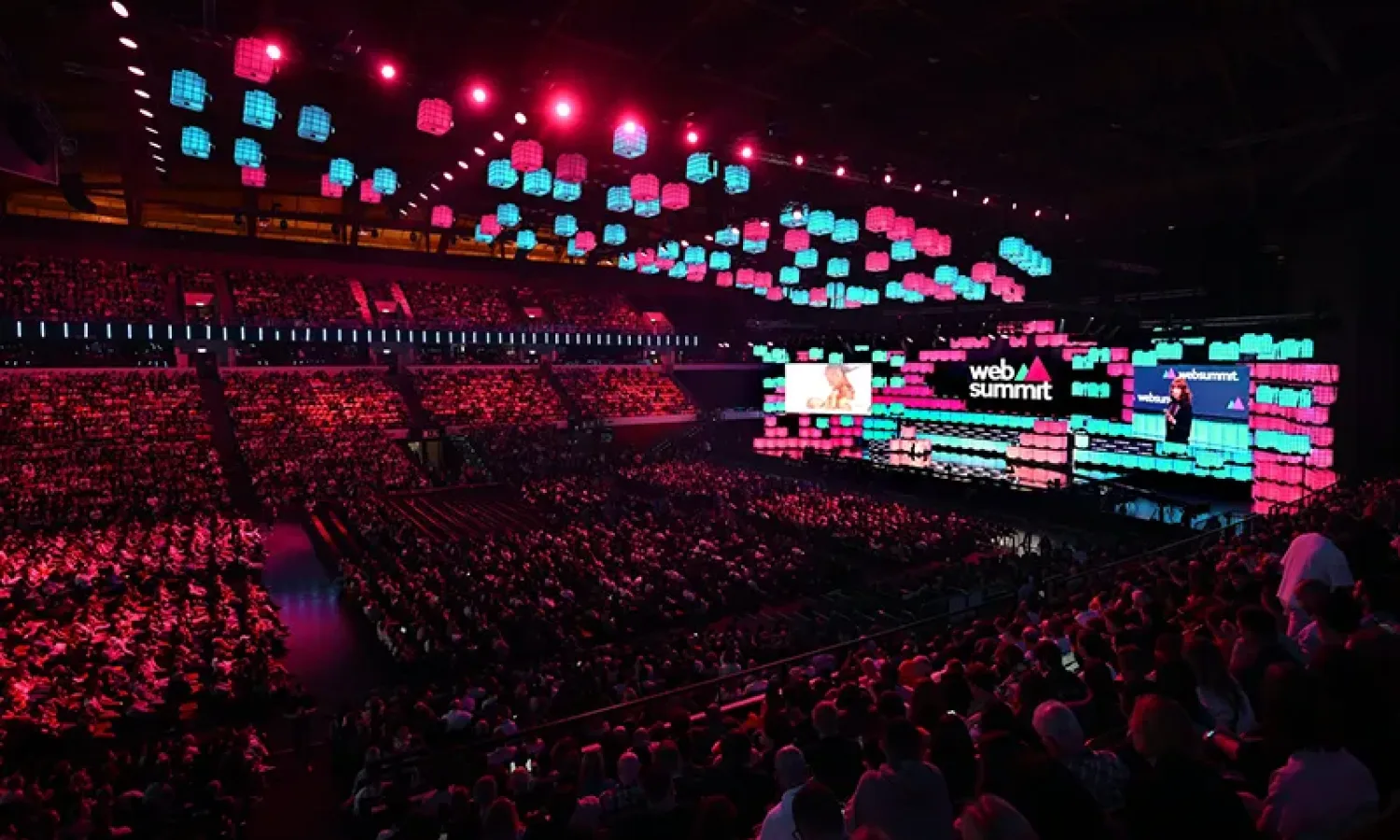 Web-Summit-centre-stage-with-crowd (Imagem: Reprodução/websummit)