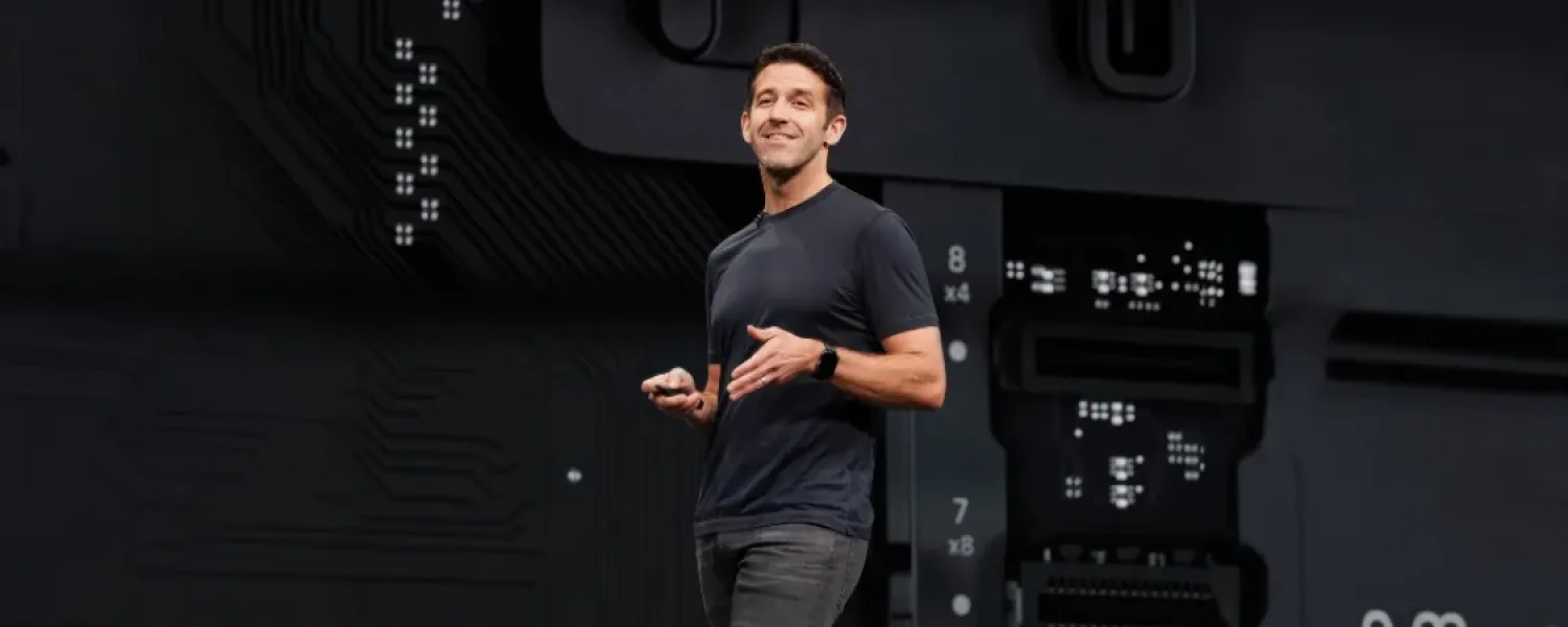 Tim Cook, John Ternus, CEO Apple, sucessão Apple, presidente do conselho Apple